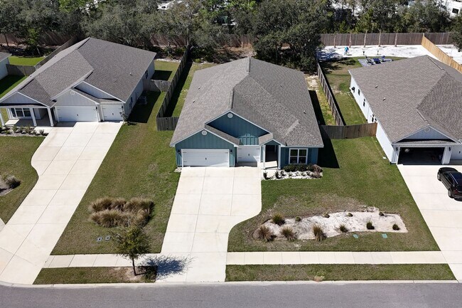 Building Photo - DON'T MISS OUT!