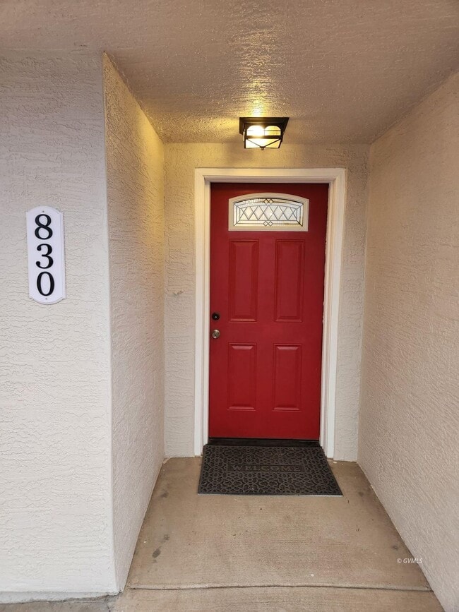Building Photo - 830 W Stirrup Dr