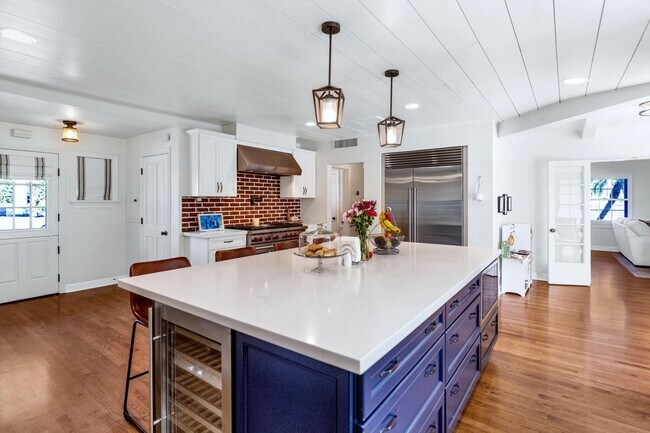 Building Photo - 1021 W Encanto Blvd