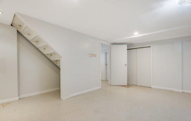 Building Photo - 434 S Marginal Rd