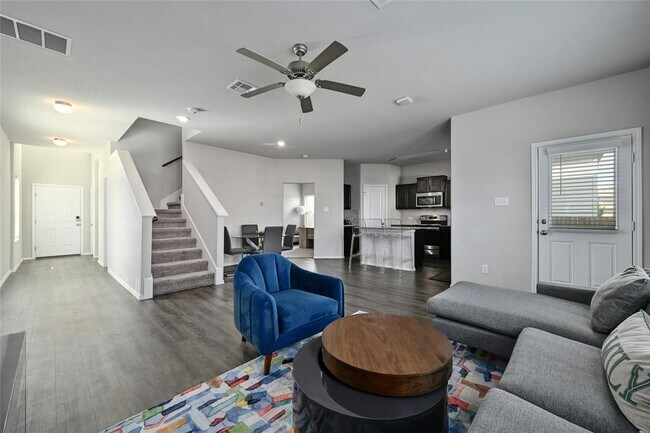 Building Photo - 100 Comet Dr