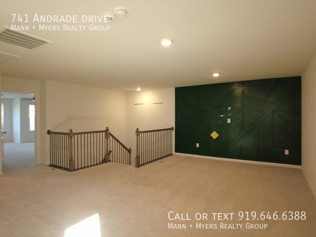 Building Photo - 741 Andrade Dr