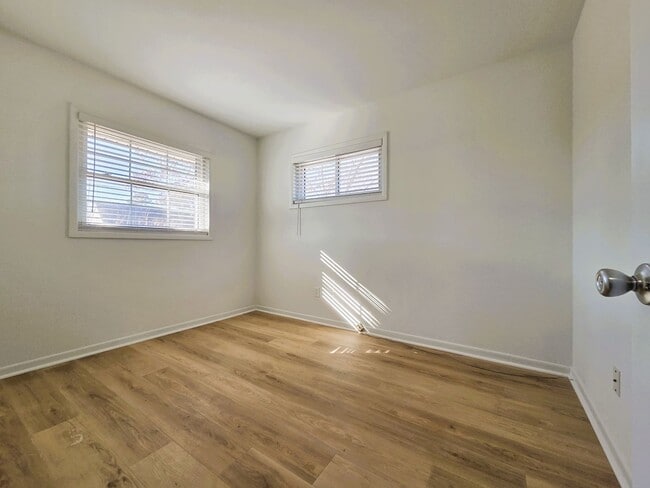 Building Photo - Traditional 4 bedroom cape in Staples Mill and Libbie Road corridor.