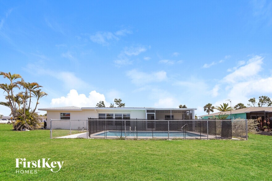 Building Photo - 63 Rotonda Cir