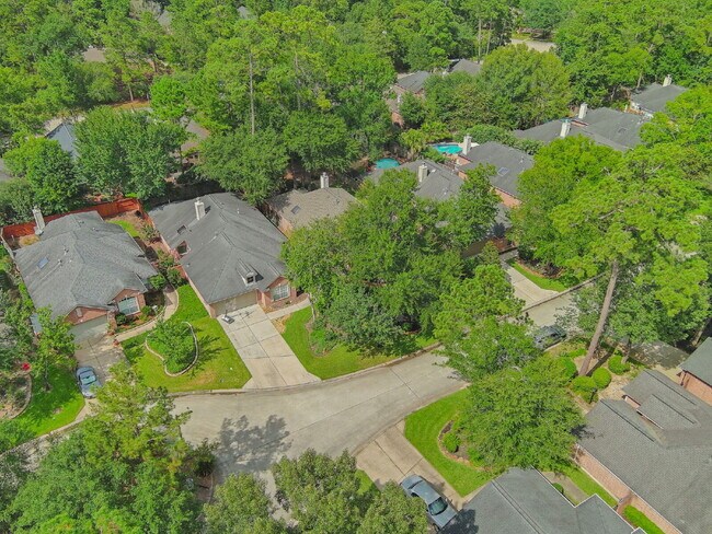 Building Photo - Welcome home to Alden Bridge, where comfort meets The Woodlands lifestyle!