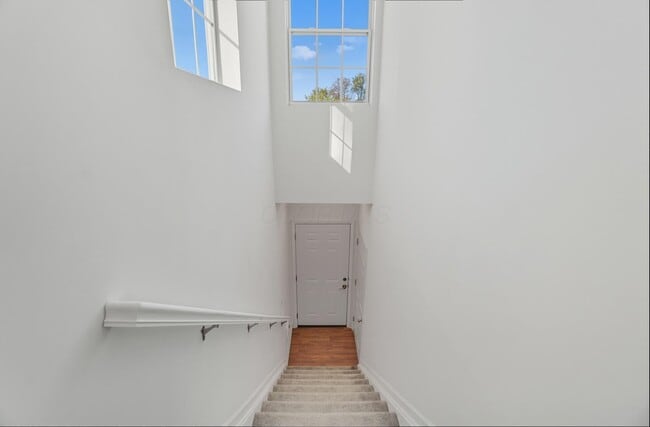 Building Photo - 5468 Nottinghamshire Ln