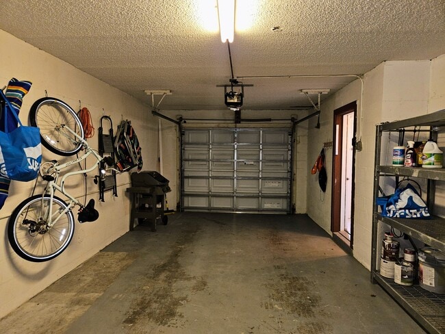 Building Photo - 255 Capri Cir N