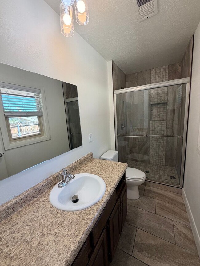 Building Photo - Beautifully remodeled 4 bedroom home with fully fenced backyard in Bloomington Hills with RV parking