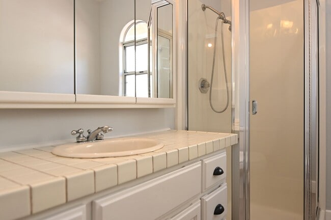 Building Photo - Nice Willow Glen Bungalow, Pet Friendly, 2...