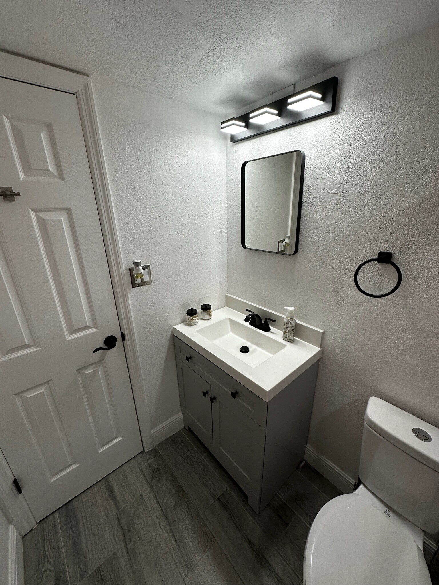 Building Photo - 2200 Howell Branch Rd