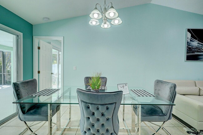 Building Photo - 238 SW Grove Ave