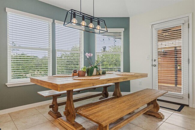 Building Photo - 5809 Scenic Lake Dr