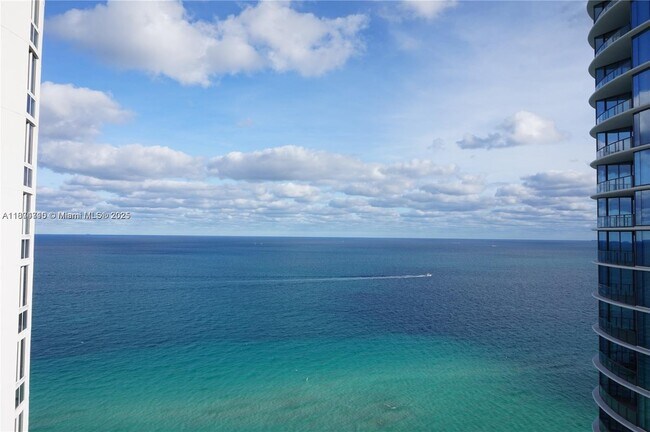 Building Photo - 15811 Collins Ave