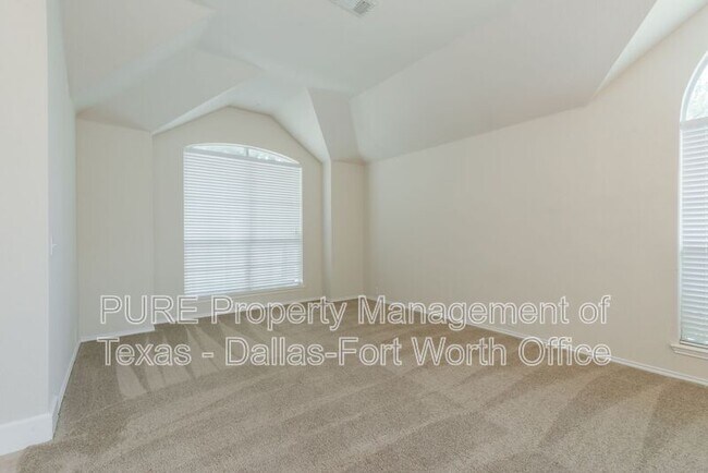 Building Photo - 8232 Livingston Ln