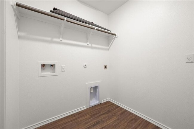 Building Photo - 325 Escondido Cir