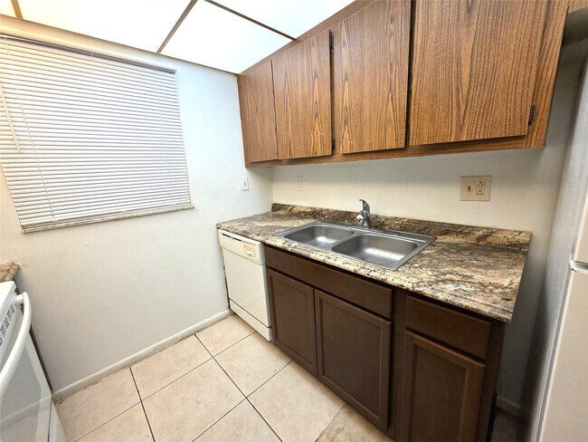 Building Photo - 2000 N Congress Ave