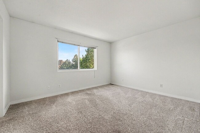 Building Photo - Beautiful 2BR Townhome in Gated Community with 2-Car Garage