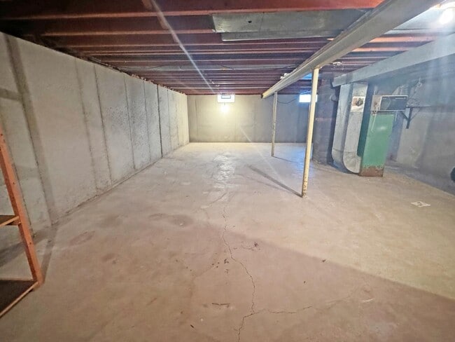 Building Photo - 5573 Rockbluff Dr NE