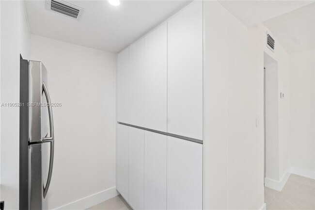 Building Photo - 3597 SW 17th St