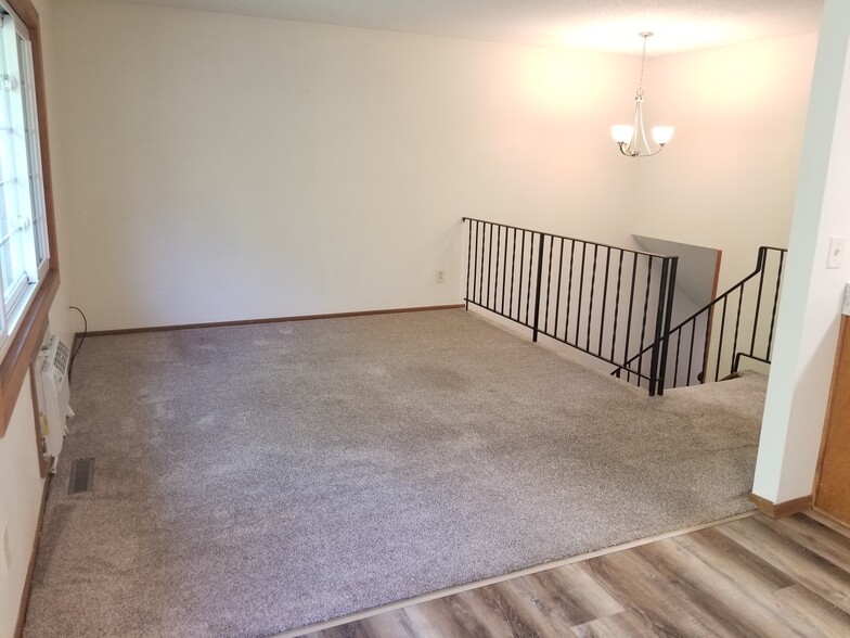 Building Photo - 220 Leighton Dr