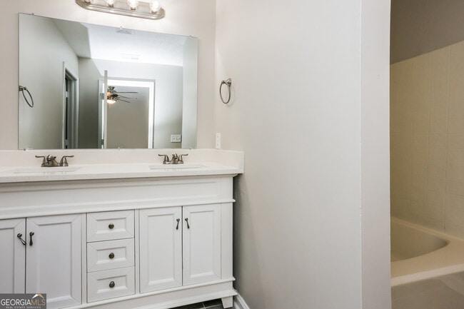 Building Photo - 4150 Riverbank Ct