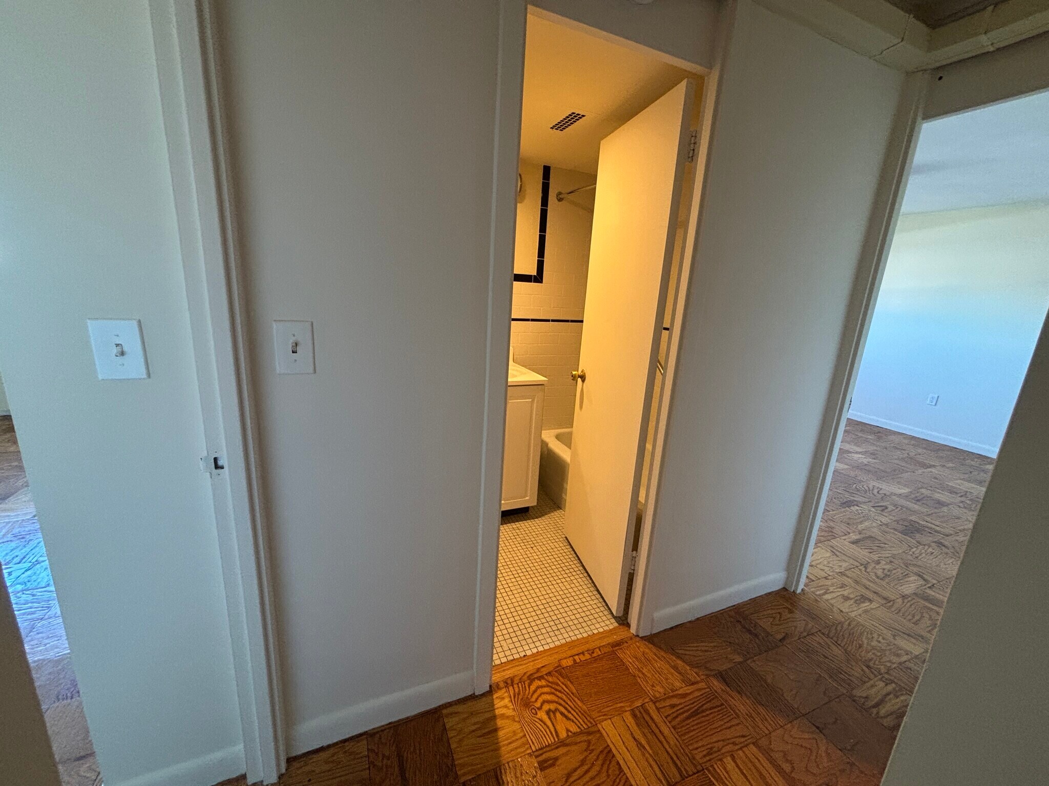 Building Photo - 16 Monmouth Ct