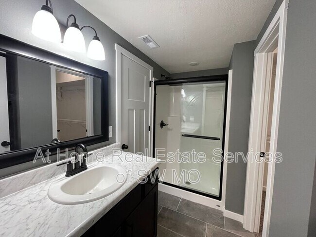 Building Photo - 2777 S Meadowlark Ave