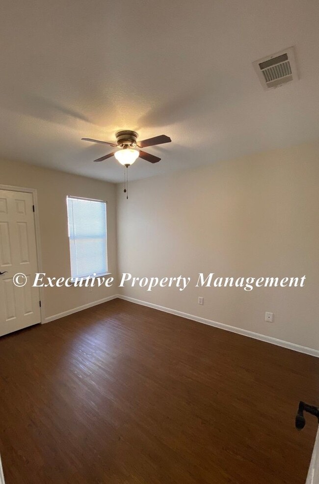 Building Photo - 917 Whirlaway Dr