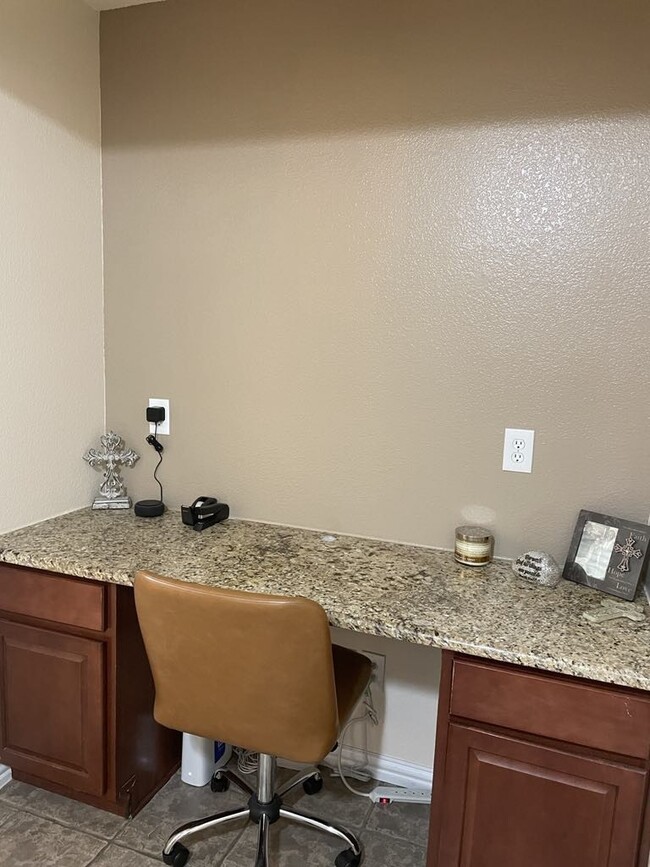 Building Photo - 4102 Kite Ln