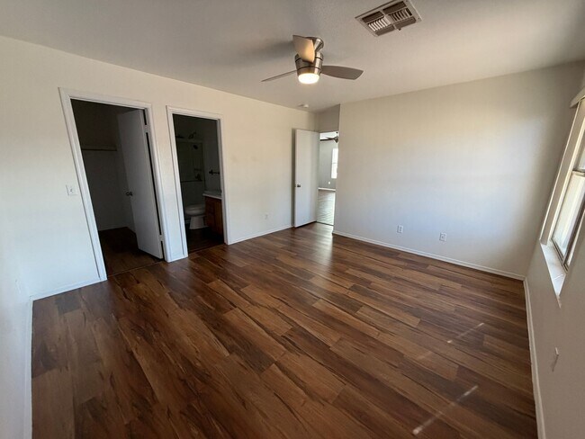Building Photo - 13825 W Ironwood St