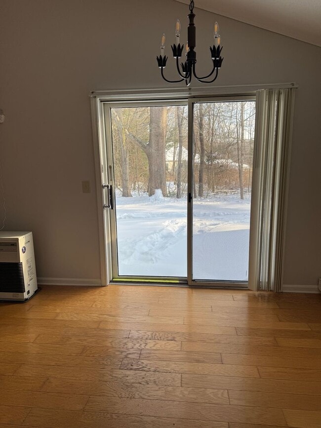 Building Photo - 9-11 Oakview Dr