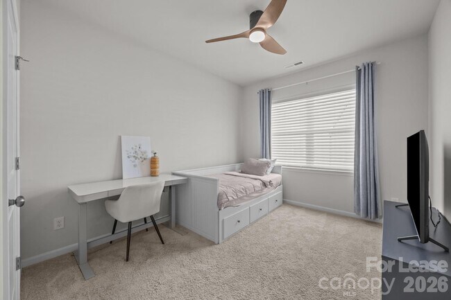 Building Photo - 915 Kinsey Aly