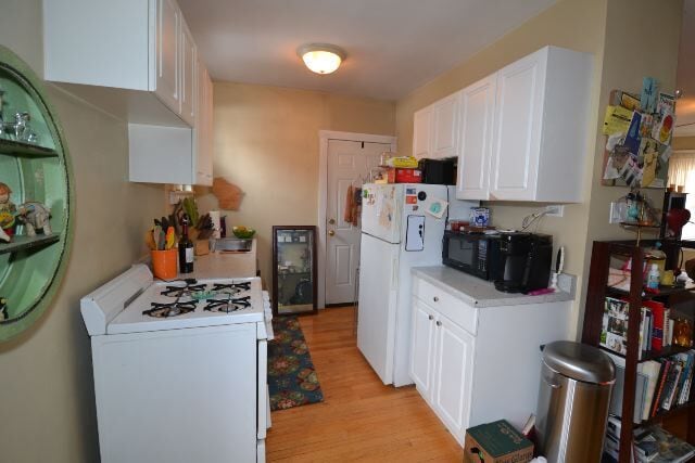 Building Photo - 3835 N Greenview Ave