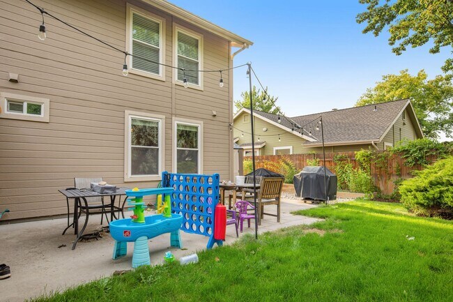 Building Photo - Beautiful 4-Bed, 3-Bath Southeast Boise Ho...
