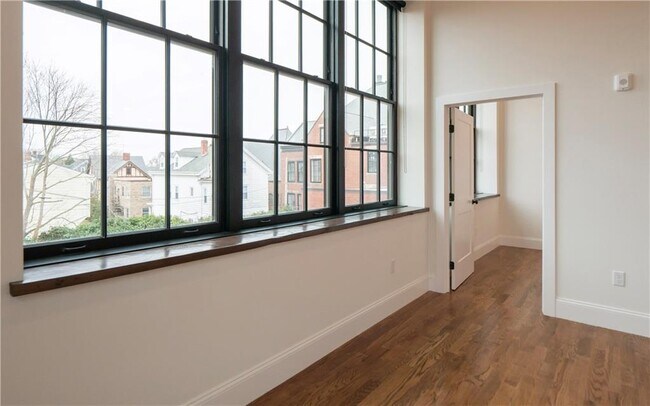 Building Photo - 15 Cranston Ave