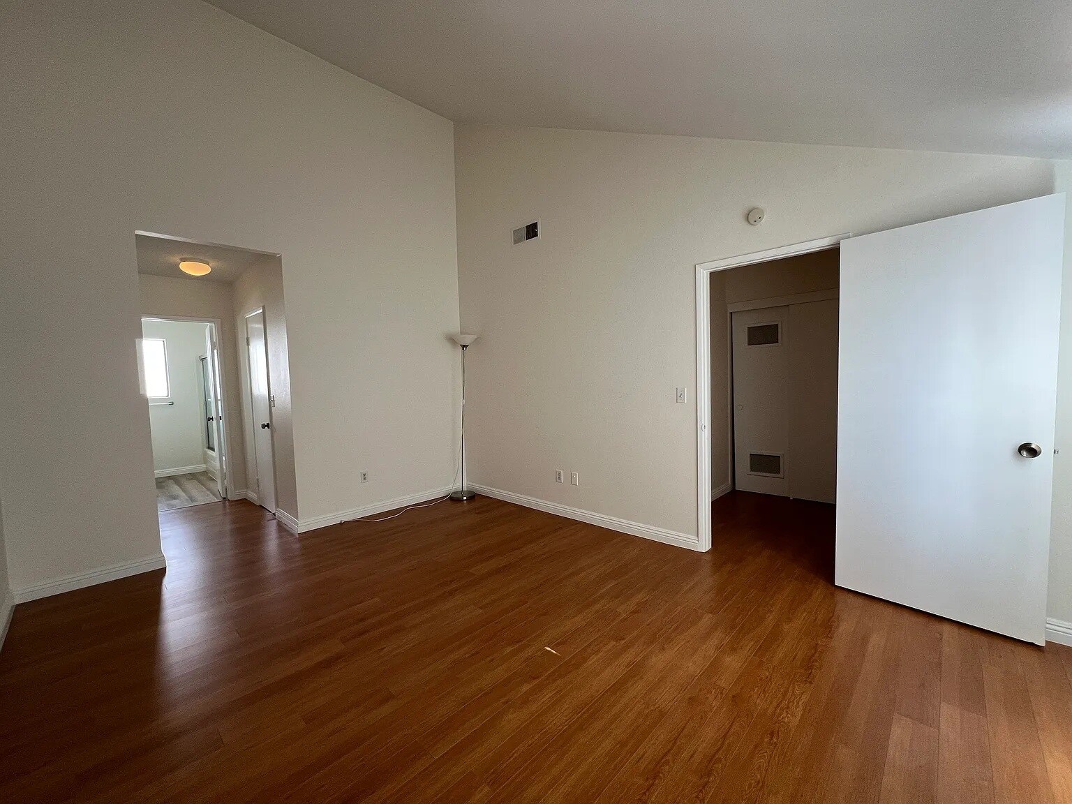 Building Photo - 598 W Huntington Dr