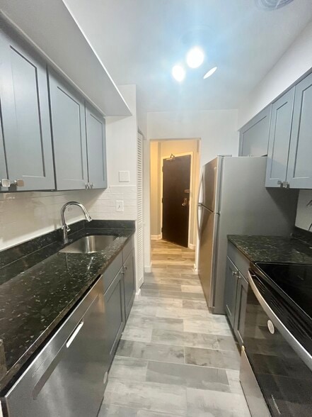 Building Photo - 3815 N Pine Grove Ave