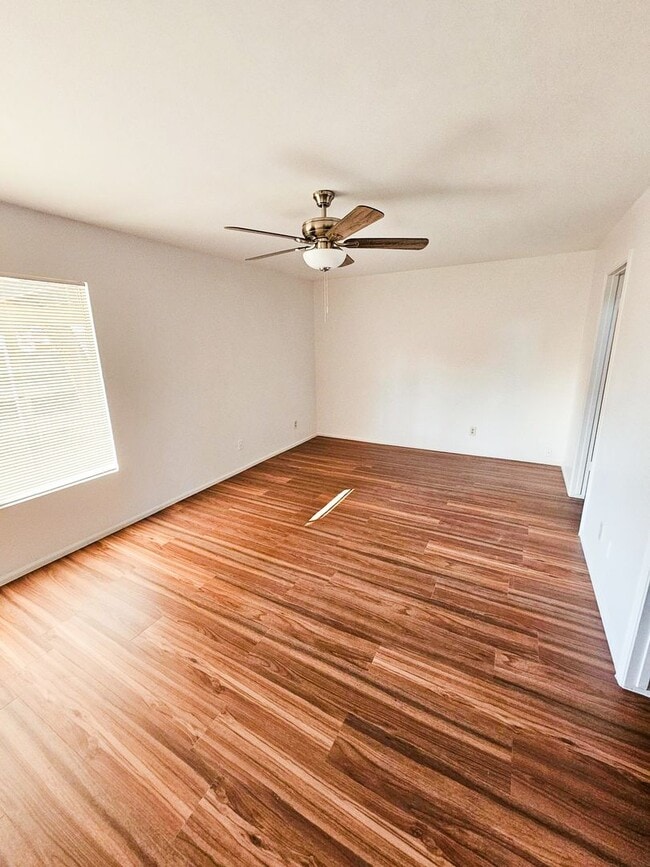 Building Photo - Updated Peoria Home with Modern Finishes