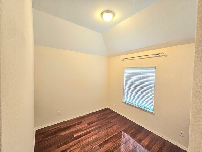 Building Photo - 9610 Knights Station Dr