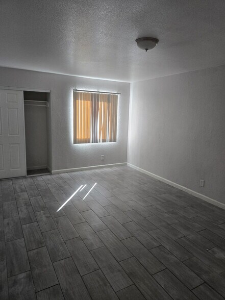 Primary Photo - 33 Gold Bar Ct