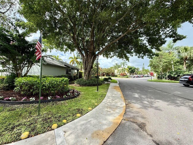 Building Photo - 3864 Carambola Cir N