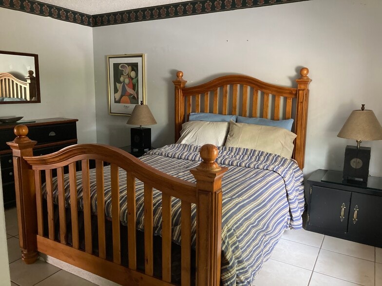 Building Photo - 522 Camino Ct