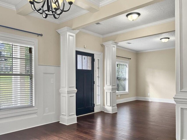 Building Photo - 8614 Crenshaw Dr