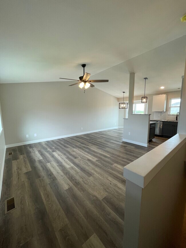 Building Photo - 627 Union Park Cir