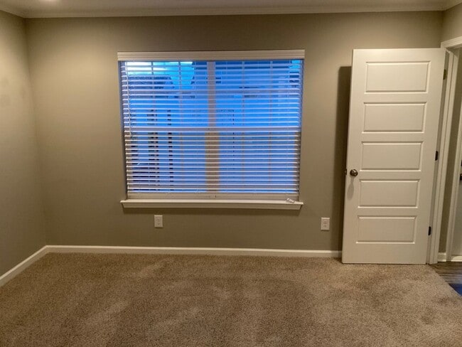 Building Photo - COMING SOON!!! End Unit townhome in Westwi...