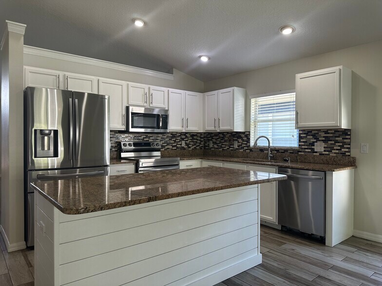 Building Photo - 3145 Dunstable Dr