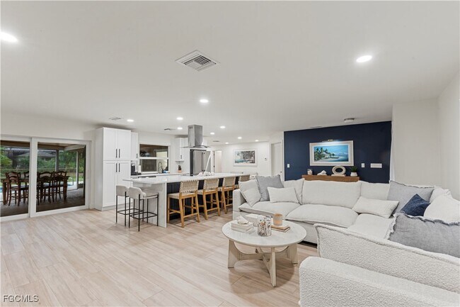 Building Photo - 2412 La Salle Ave