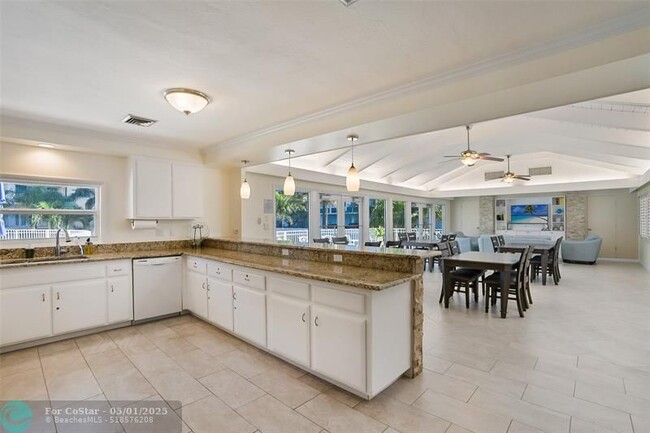 Building Photo - 2000 S Ocean Ln