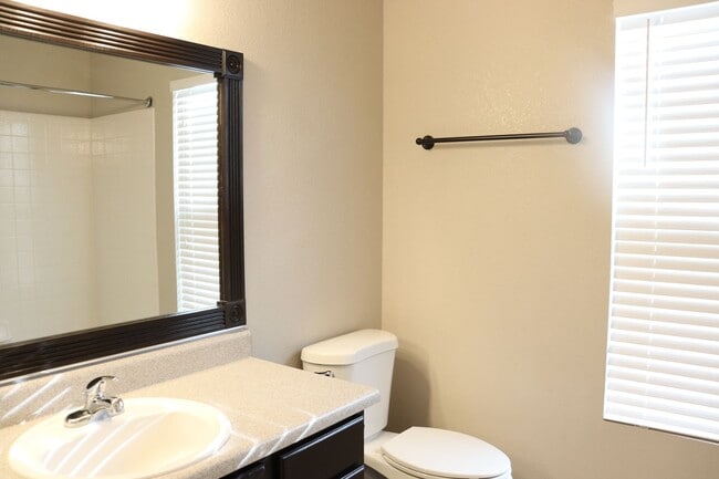 Building Photo - Three bedroom home in Canyon de Flores