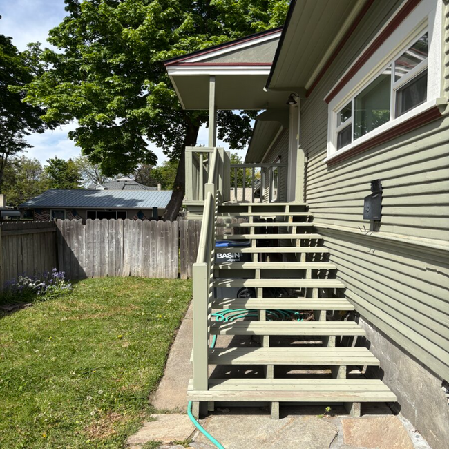 Building Photo - 733 Newell St